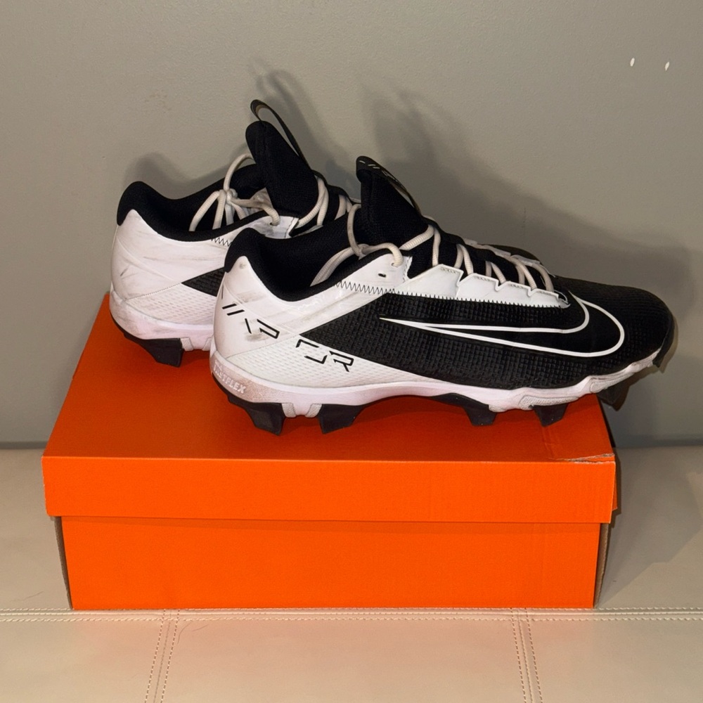 Men's Size 12.0 Nike Low Top Molded Cleats Vapor Edge Shark 2